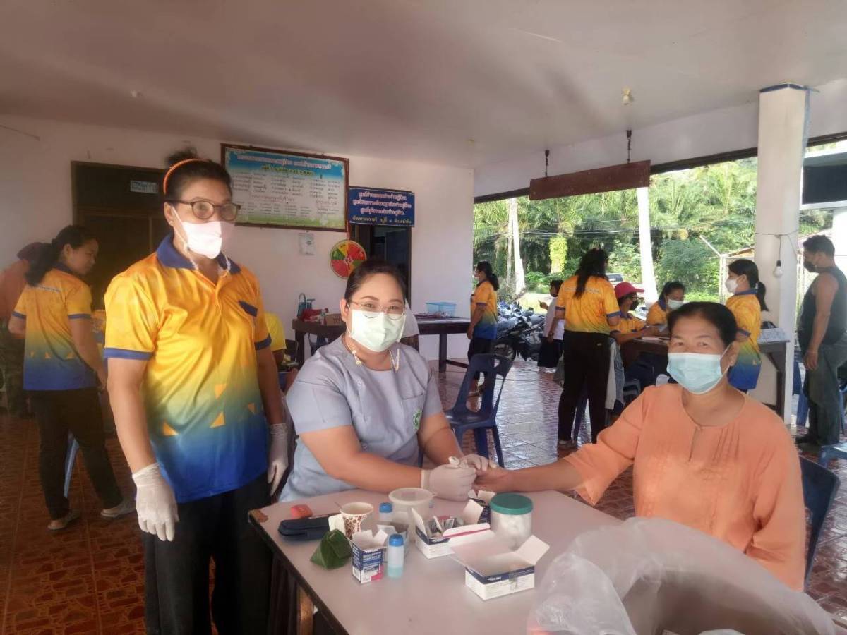 โครงการคัดกรองและปรับเปลี่ยนพฤติกรรมสุขภาพกลุ่มเสี่ยงโรคเบาหวานและความดันโลหิตสูงหมู่ 8